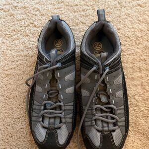 Stylish Gray and Black Cycle Spin Shoes